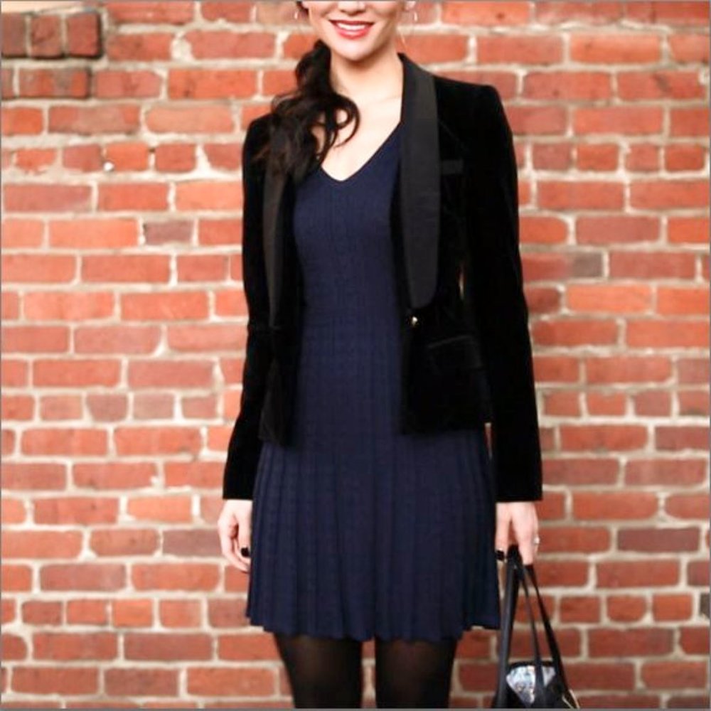BCBG MAXAZRIA Navy Blue V Neck Cable Knit Dress